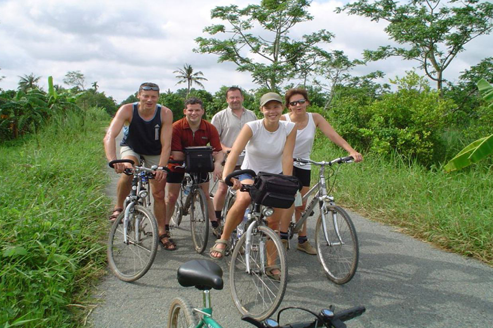 cycling-experience-the-simple-life-on-tan-phong-islet-3