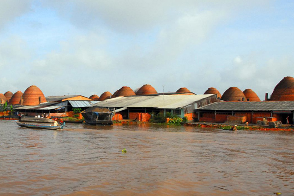 960-brick-factory-along-river