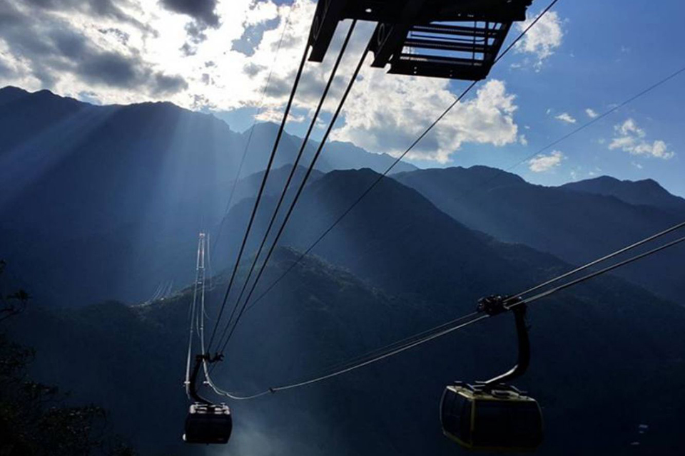 960-cable-system-at-fansipan-peak
