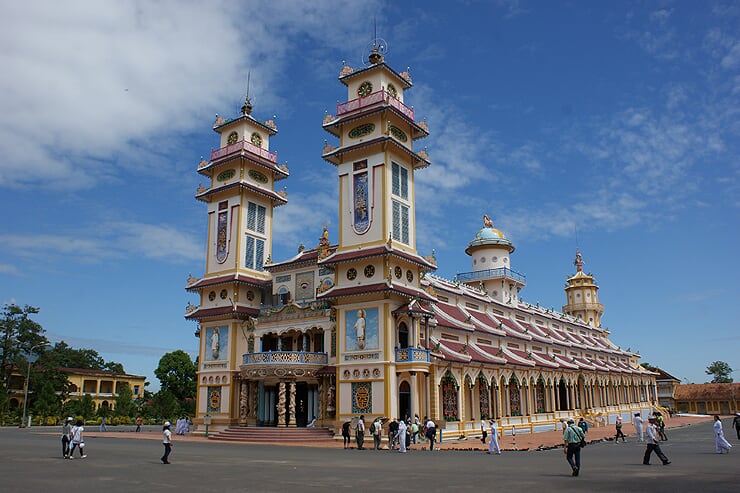 cao-dai-temple-1