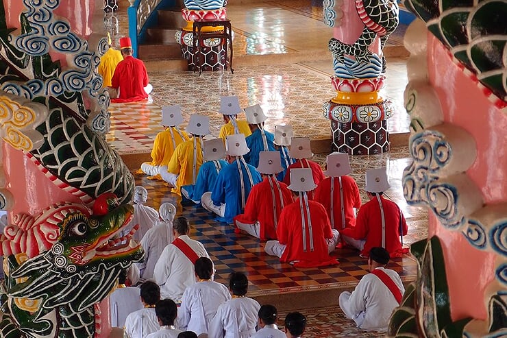 cao-dai-temple-2