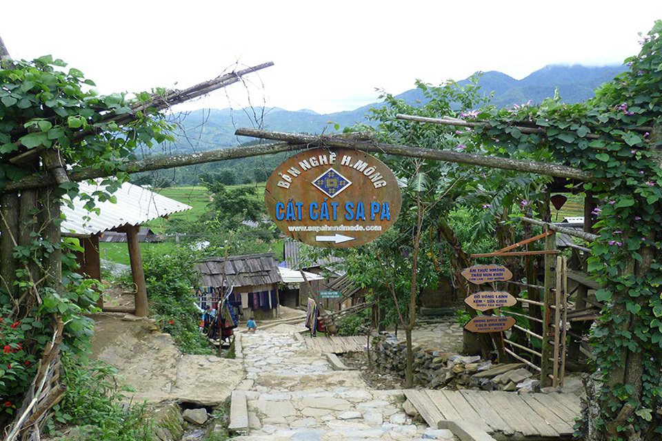 960-cat-cat-village