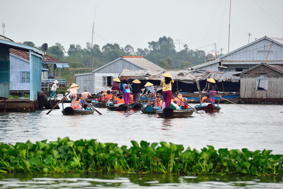 chau-doc-floating-village