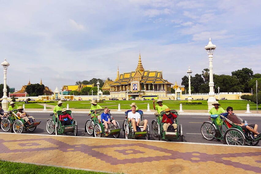 combodia-city-tour-by-cyclo