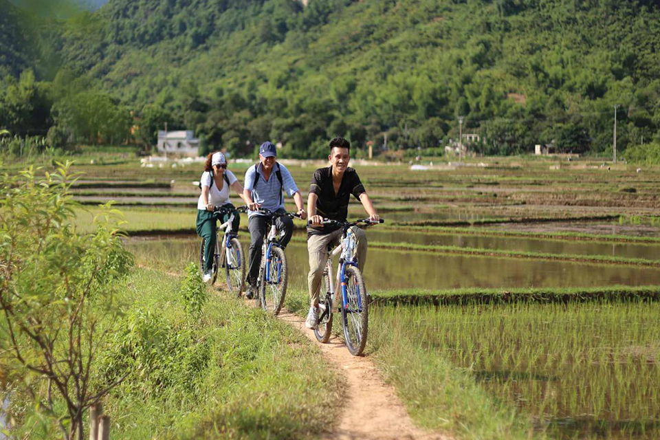 biking-hoa-lu-tam-coc-full-day-group-1