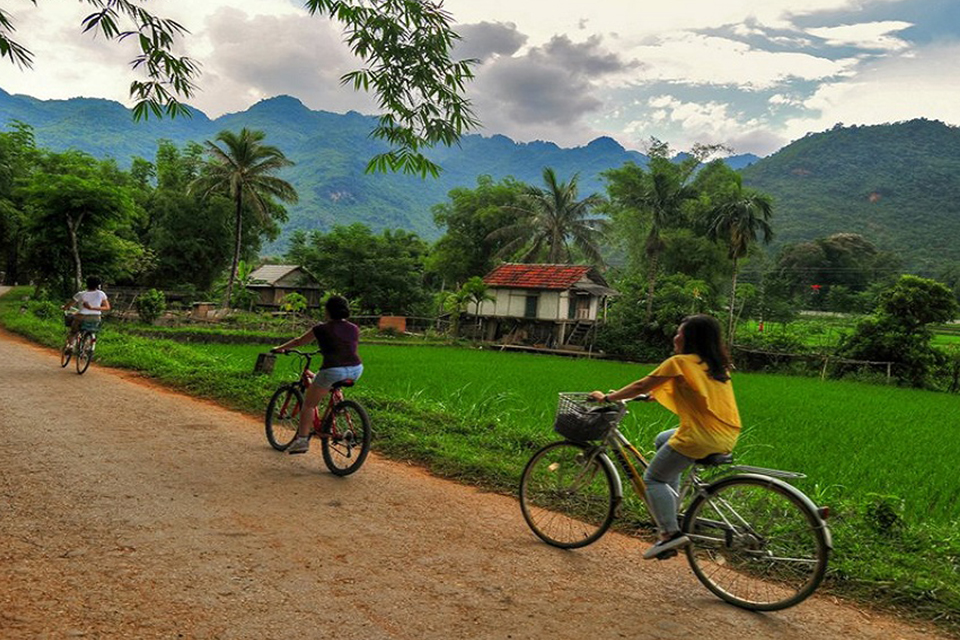 mai-chau-2-days-classic-group-tour-1