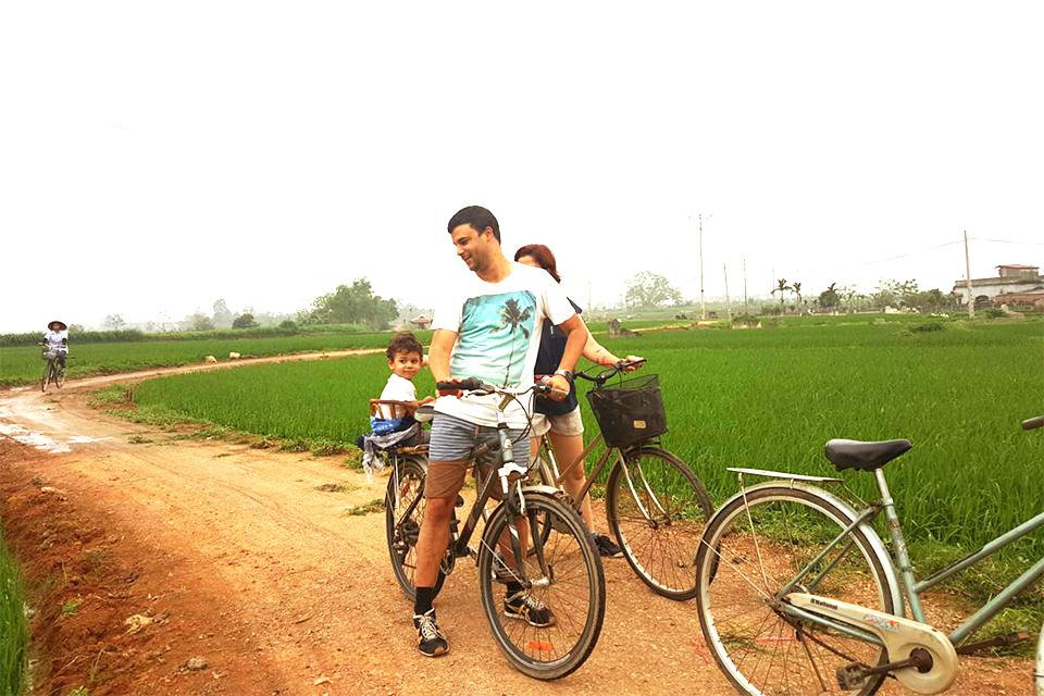 cycling-in-duong-lam-village