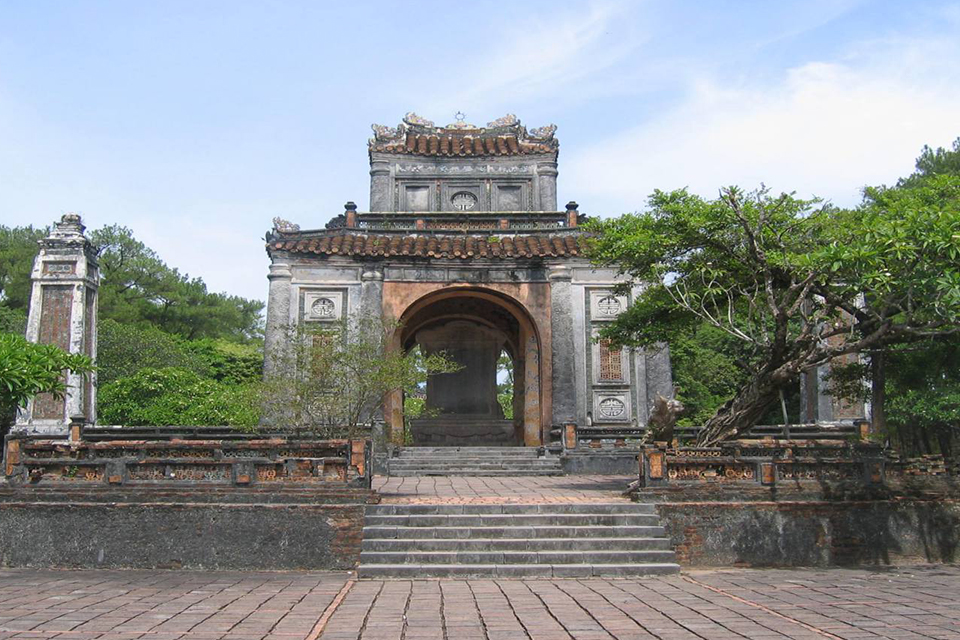 dinh-le-temple-hoa-lu-tam-coc-full-day-group-3