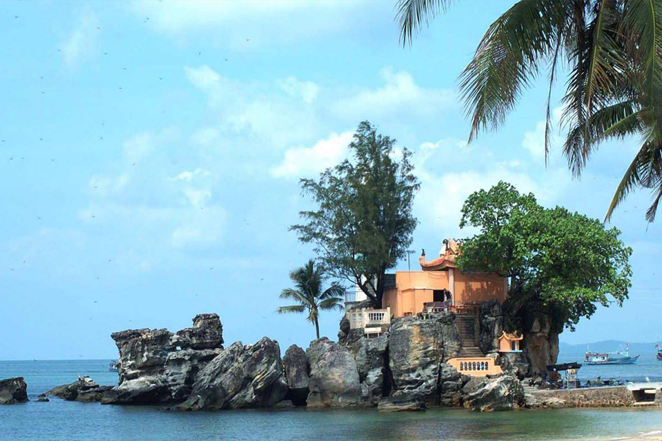 dinh-cau-temple-phu-quoc-getaway-5days-2