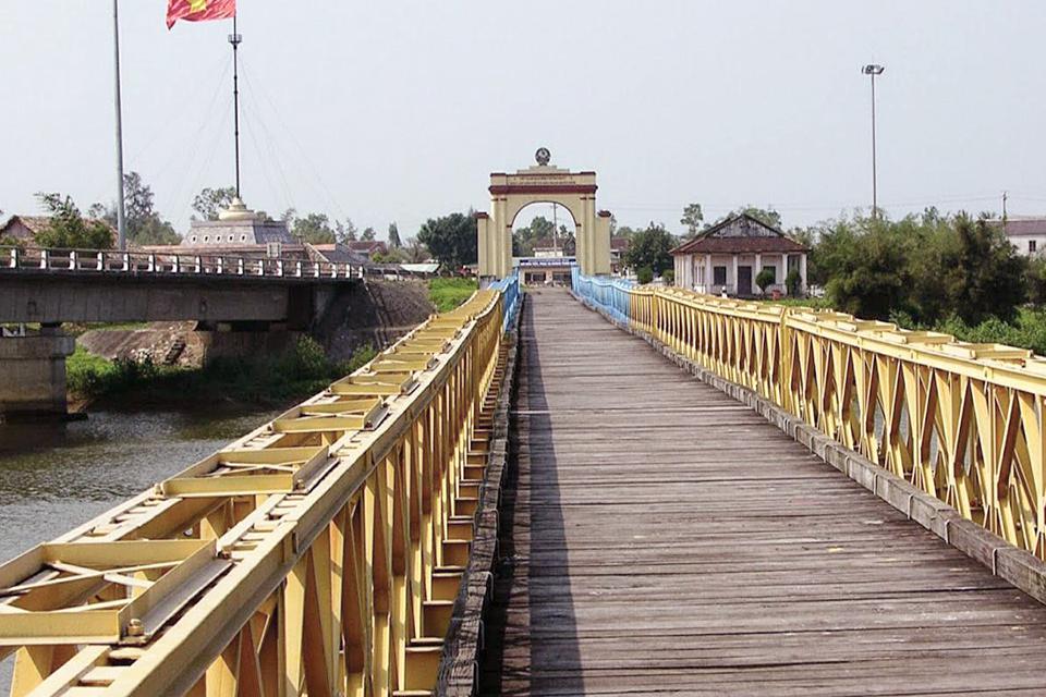 960-DMZ-hien-luong-bridge