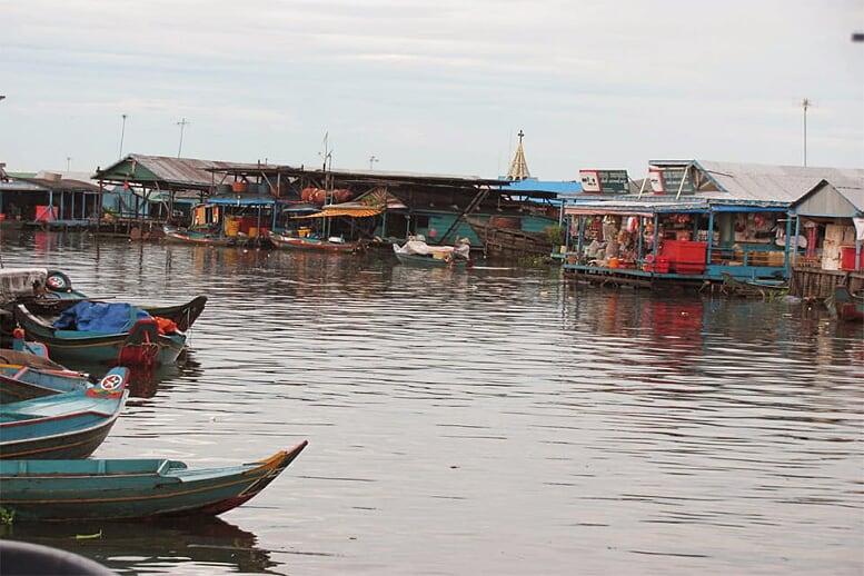 from-angkor-wat-to-bagan-12-days-floating-village-11