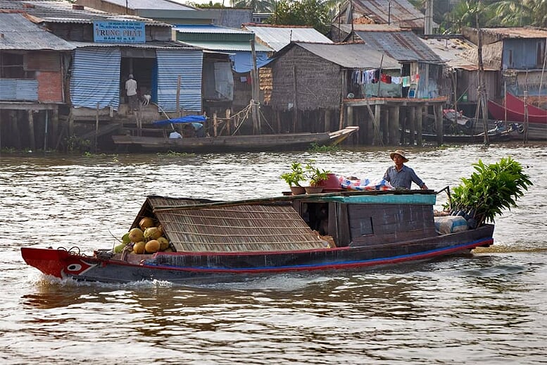legend-mekong-9-days-caibe-floating-market-3