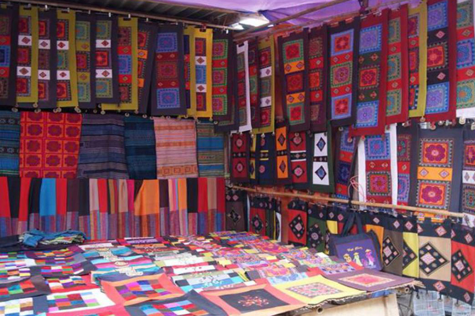 960-handicraft-in-bac-ha-market