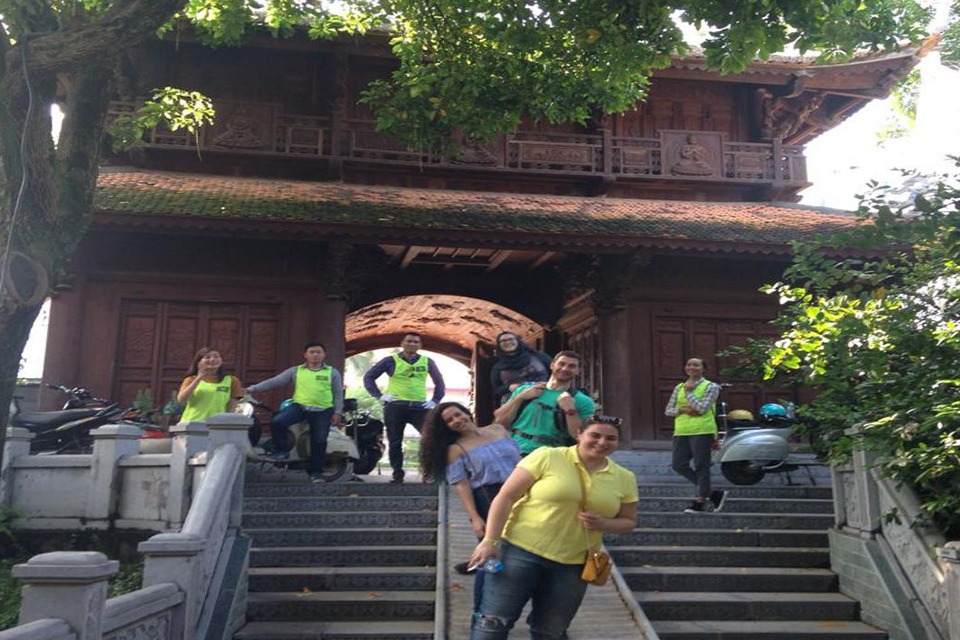 hanoi-pagodas-the-insider's-hanoi-by-vespa-2