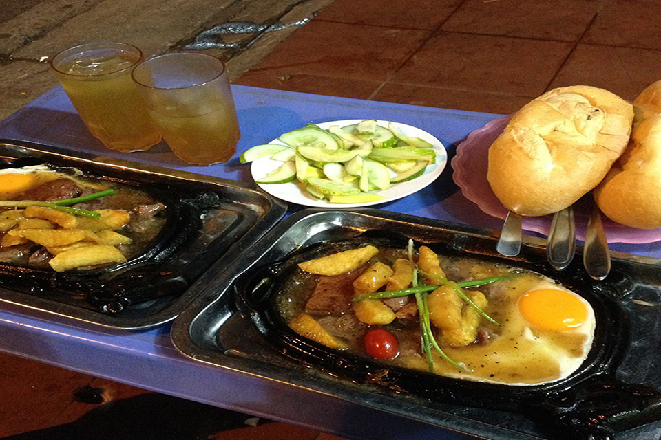 hanoi-street-food-tour-3-hours-5