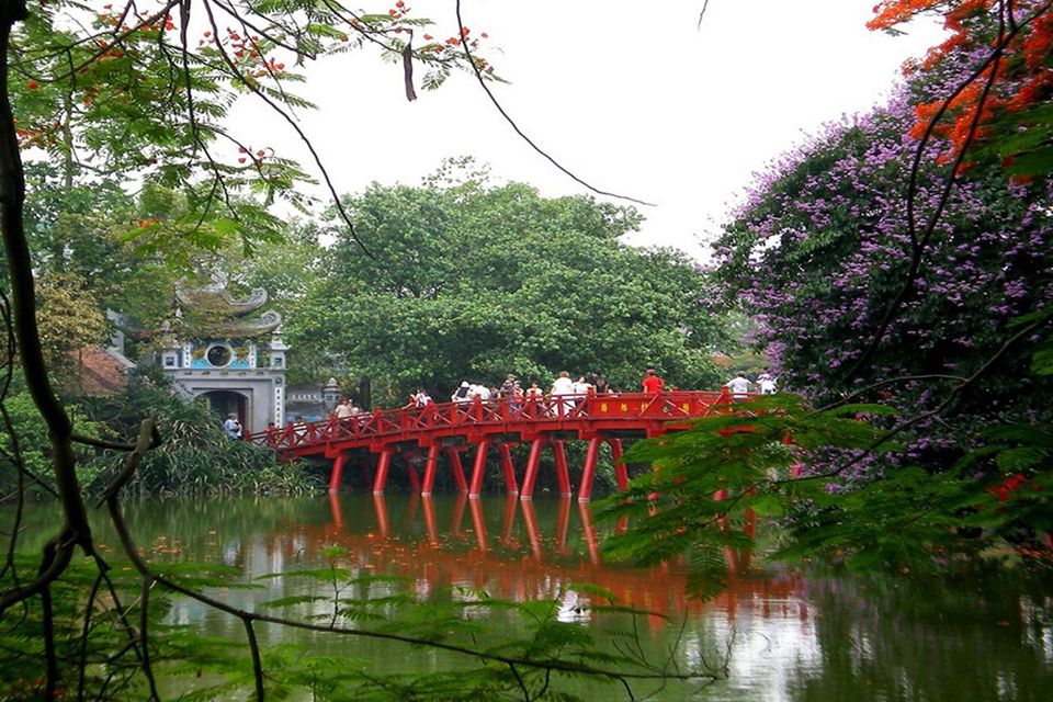 one-pillar-pagoda-hanoi-city-group-2