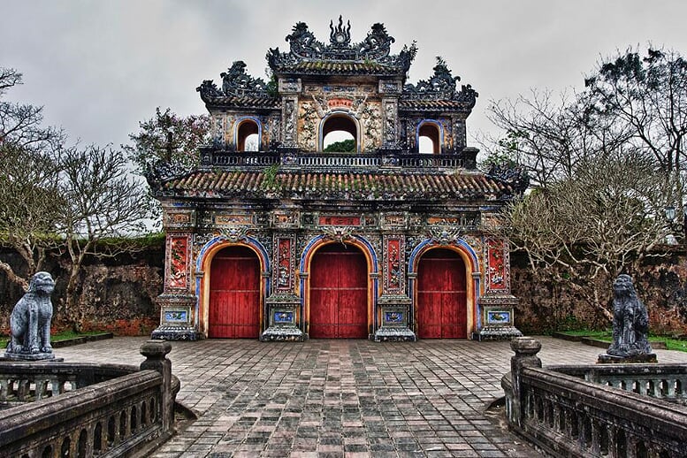 hue-citadel-full-day-from-hoi-an-3