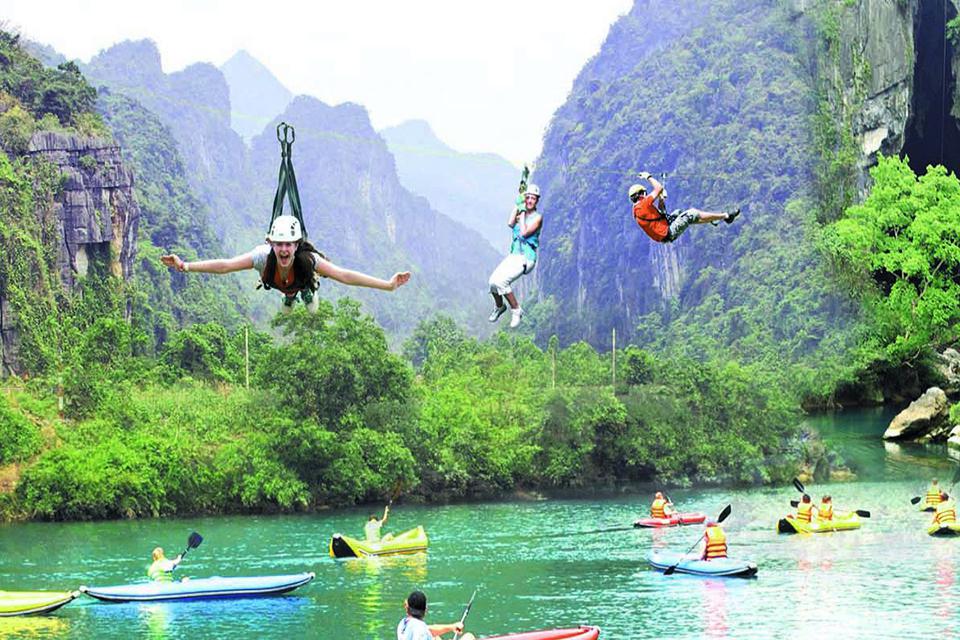kayaking-and-zipline