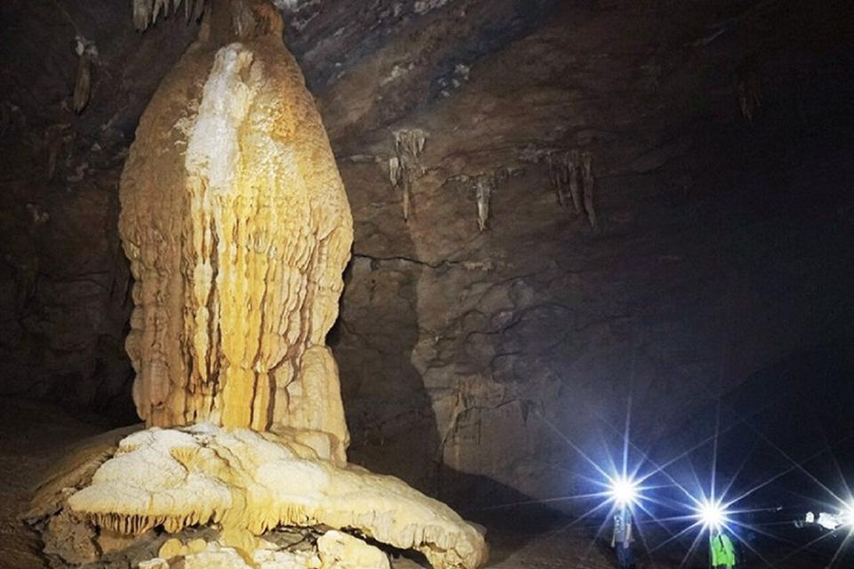960-limstone-in-cave