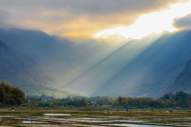 mai-chau-in-sunrise