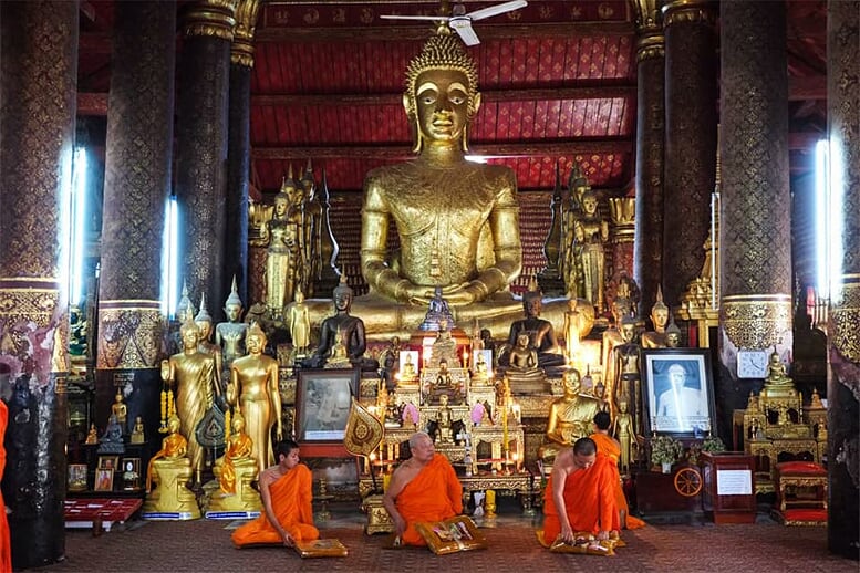 highlights-of-laos-cambodia-9-days-monk-tempel-luang-prabang-8