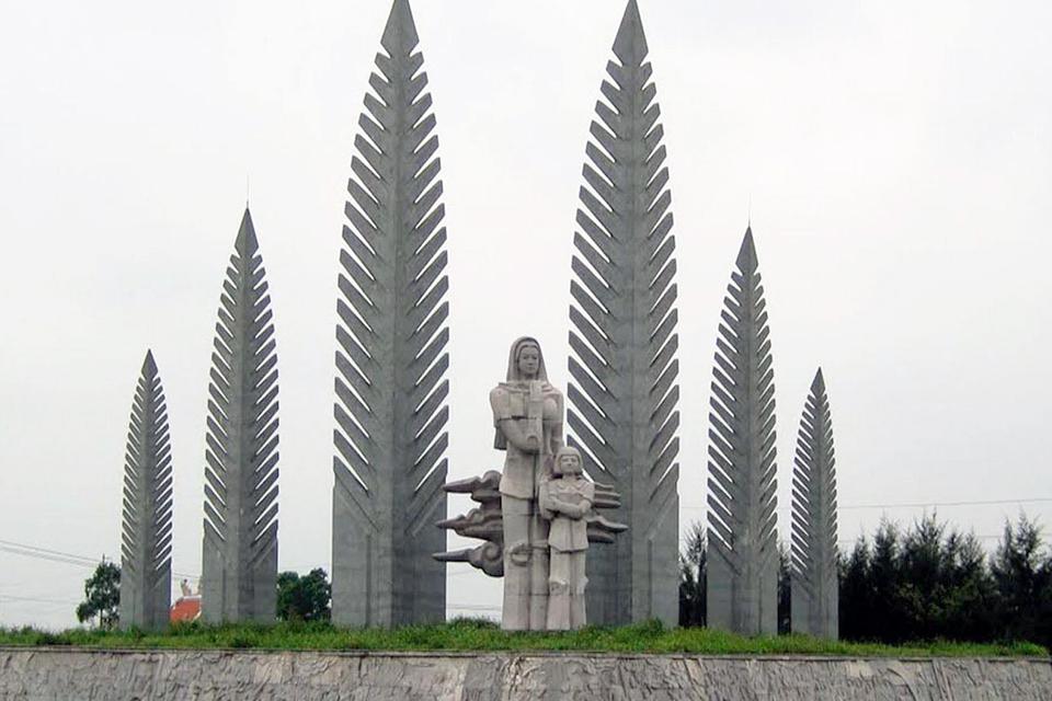 960-monument-in-ben-hai-river