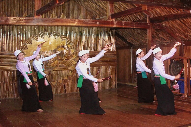 northern-viet-nam-laos-13-days-muong-dancing-14