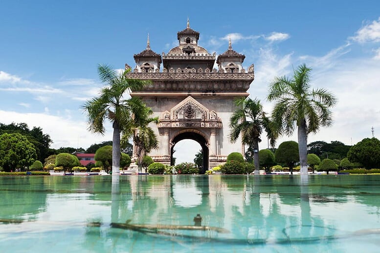 northern-viet-nam-laos-13-days-patuxai-15