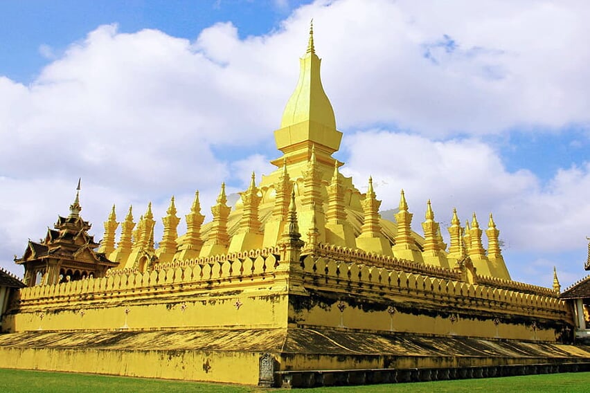 explore-vietnam-laos-15-days-pha-that-luang-9