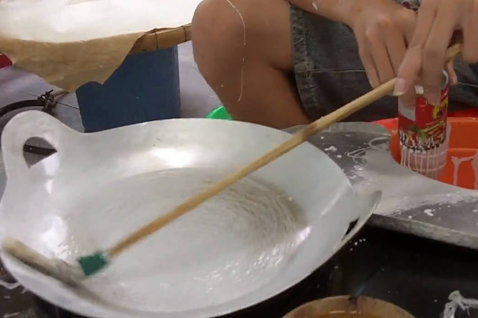 making-rice-paper