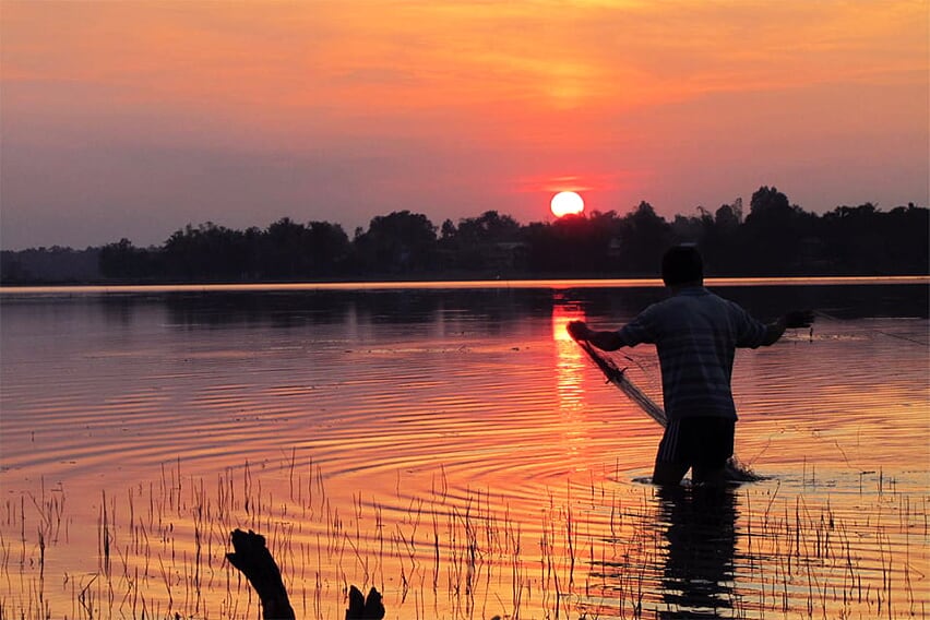 thailand-laos-discovery-23-days-sun-set-nam-song-river-11