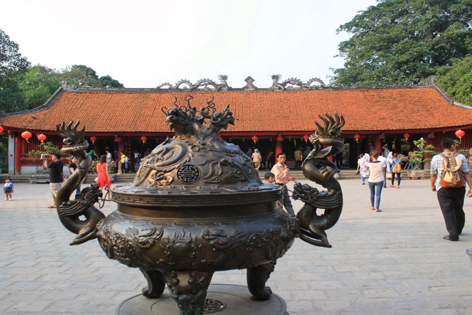 literature-temple-hanoi-city-group-4