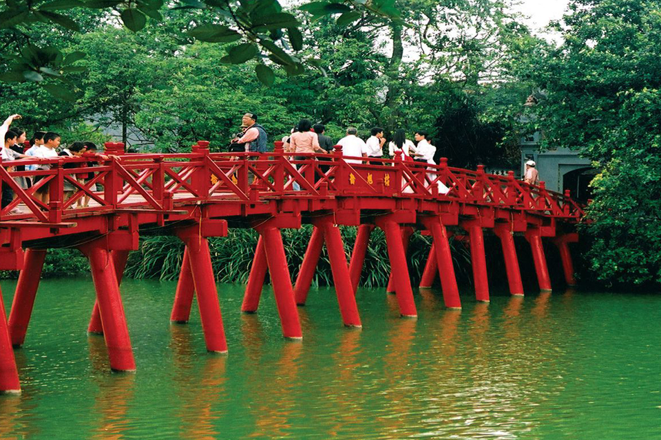 the-huc-brigde-hanoi-city-private-1