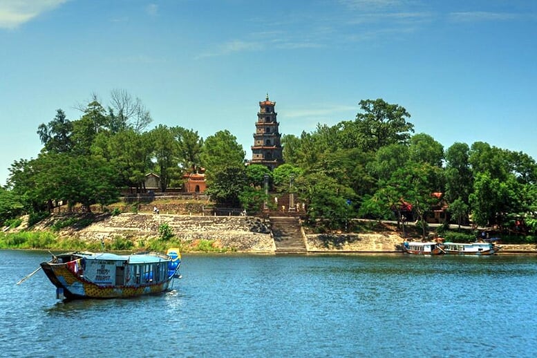 hue-citadel-full-day-from-hoi-an-7