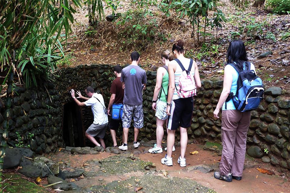 960-vinh-moc tunnels