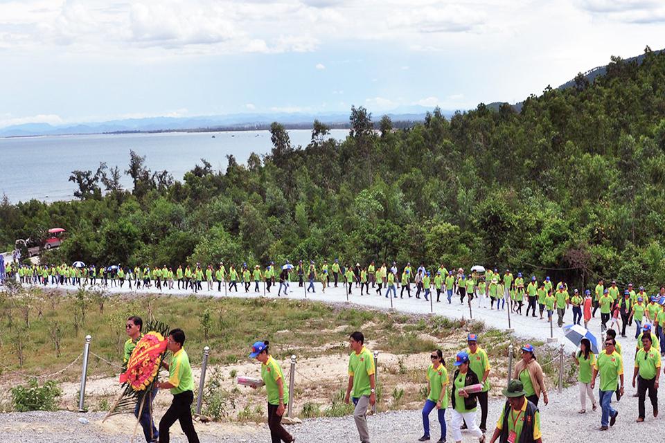 visiting-shrine-of-general-vo-nguyen-giap