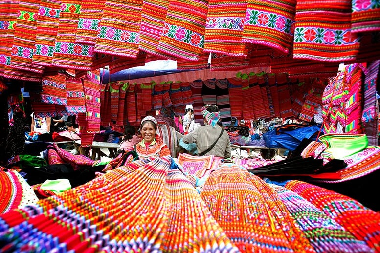 sapa-easy-trek-bac-ha-market-2d3n-3
