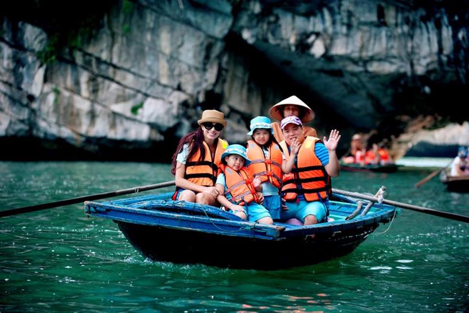 bamboo-boat-aclass-legend-cruise-2-days-1-night-4