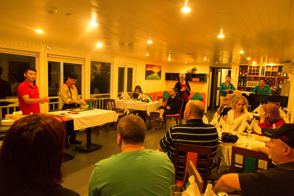 l'azalee-deluxe-cruise-2-days-1-night-7