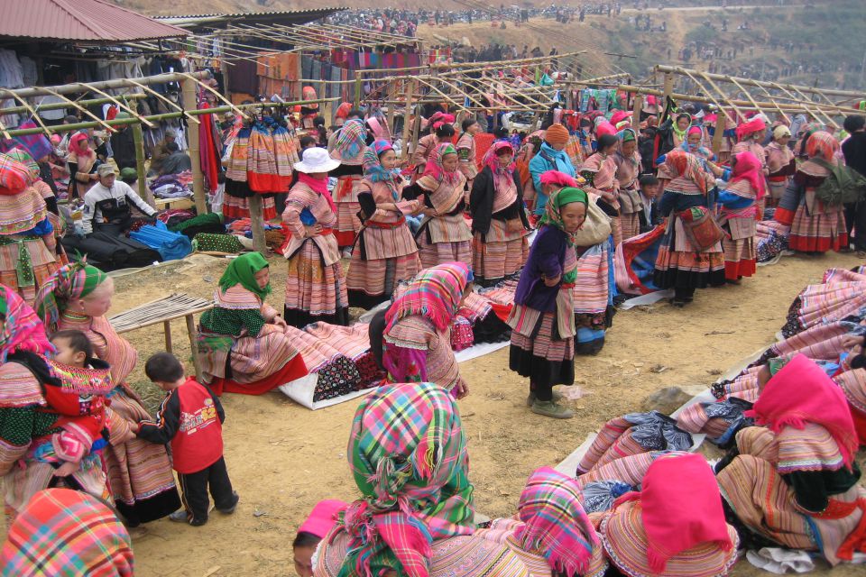 can-cau-bac-ha-market-tour-2d3n-by-train-4