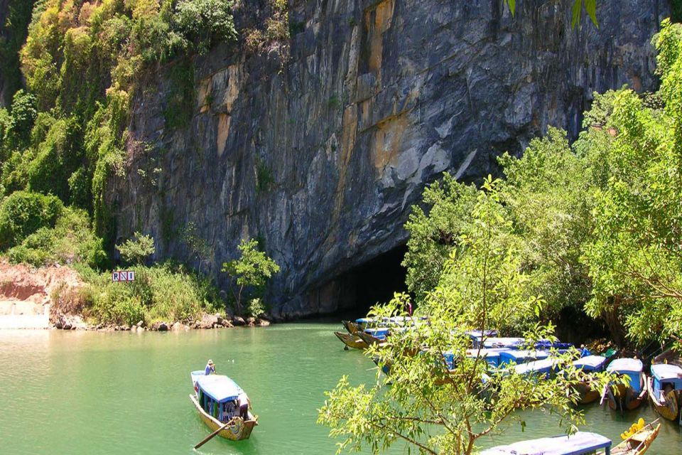 boat-trip-to-phong-nha