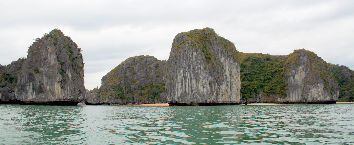 Ba Trai Dao Beach
