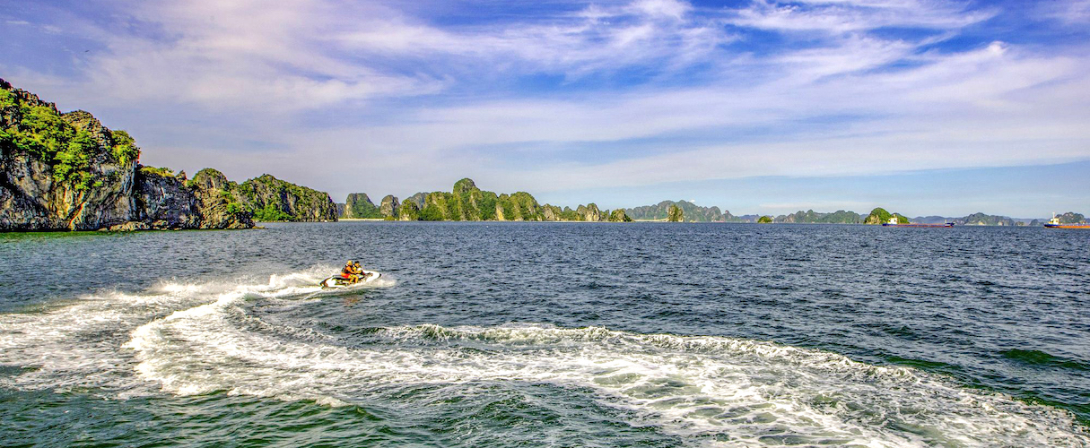 Bai Tu Long Bay