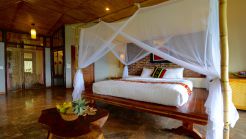 Deluxe valley-front pool room