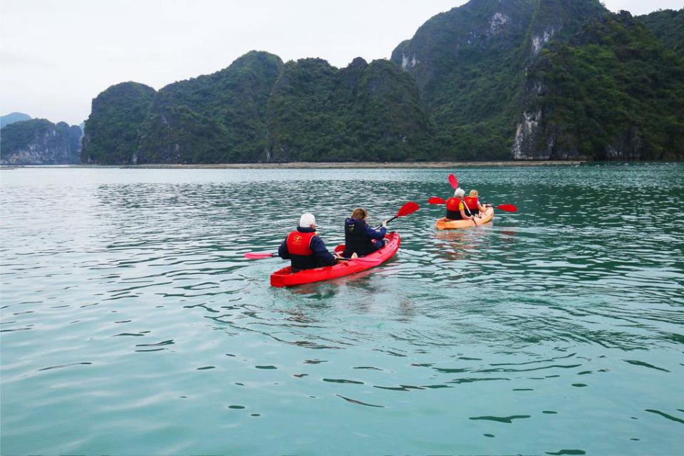 kayakking-on-royal-palace-cruise-2-days-1-night-3