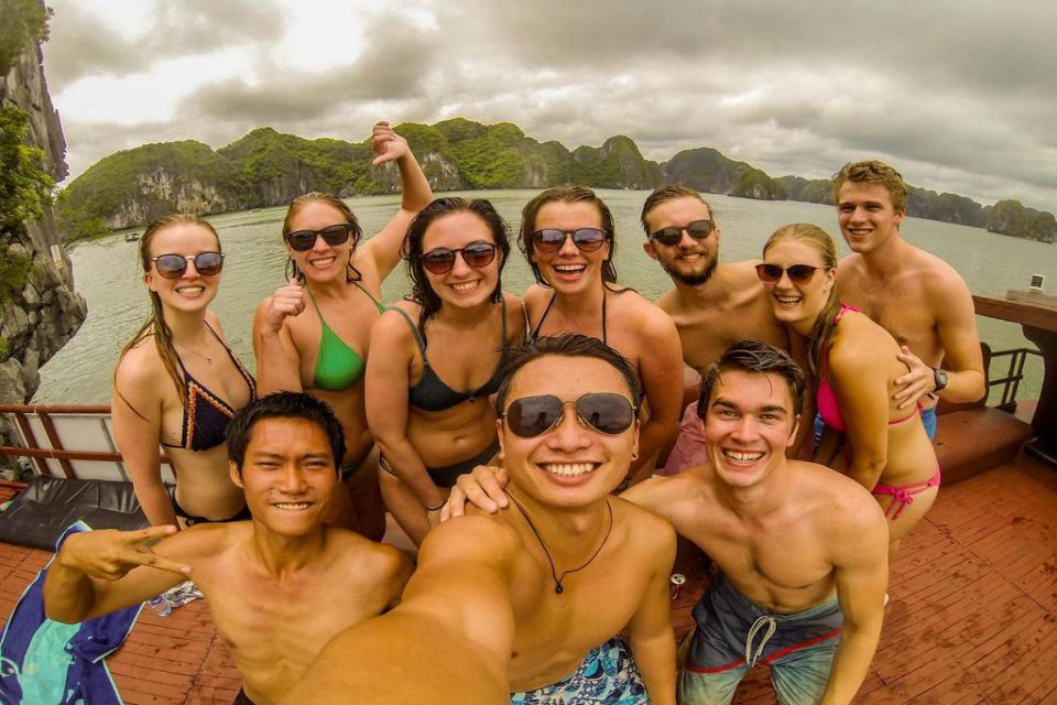 oasis-bay-party-cruise-luxury-boat-activities-2