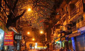 Discover Hanoi at night - Why not? 