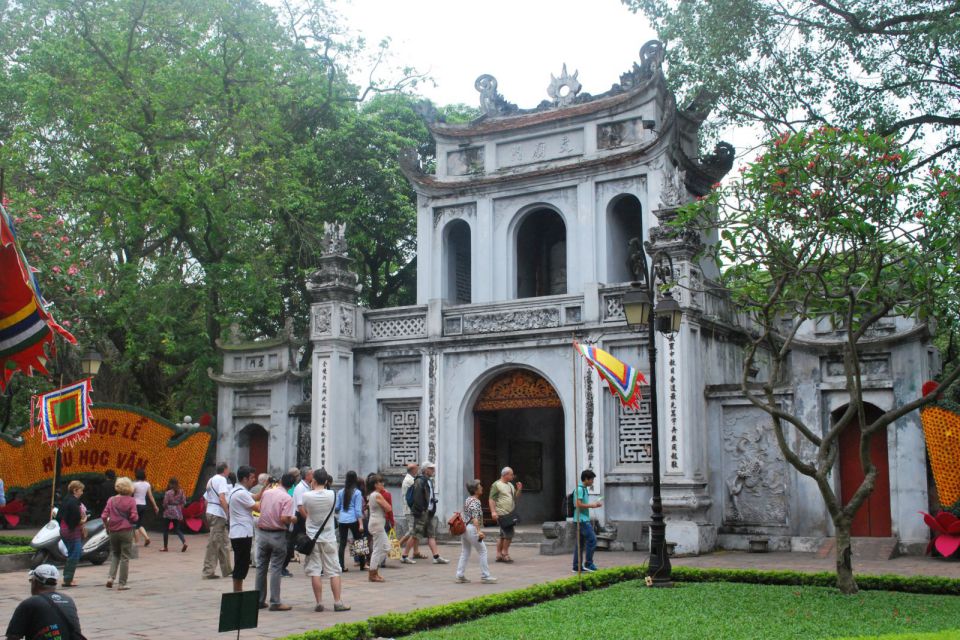 temple-of-literature-gate-960