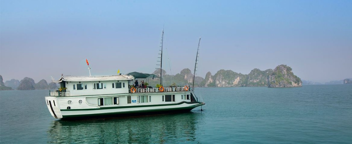 Petit White Dolphin Private Cruise 2 days/ 1 night
