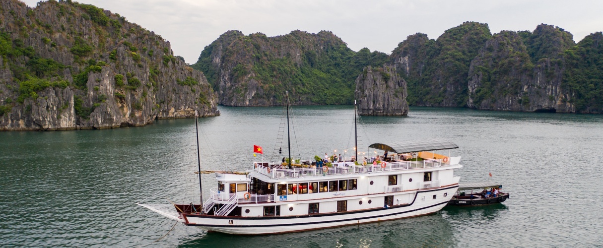 Swan Deluxe Cruise & Paddy Home 3 days/ 2 nights